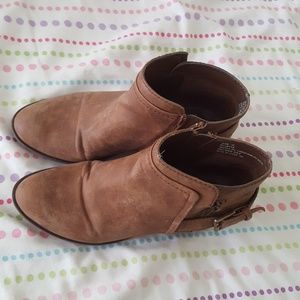 Low cut boots